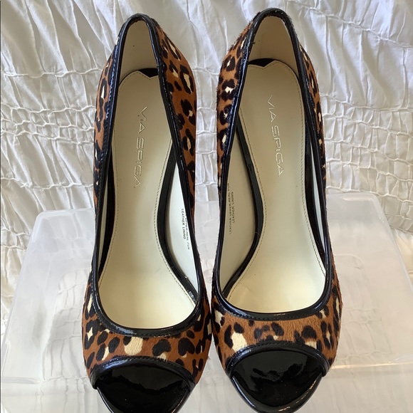 Vía Spiga Leopard Pumps - Picture 3 of 8